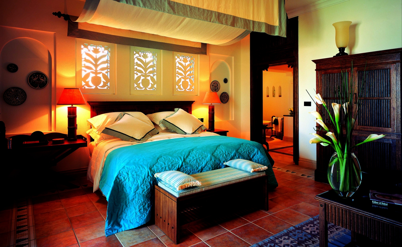 Желтая спальня в мексиканском стиле