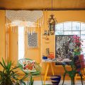Желтый интерьер в мексиканском стиле
